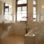 Zum Lindenhof Pensión 4*