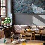Zum Lindenhof Pensión 4*