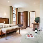 Zum Lindenhof 4*