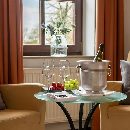 Zum Lindenhof بيت ضيافة 4*