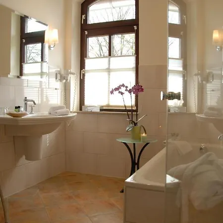 Zum Lindenhof Gasthof 4*