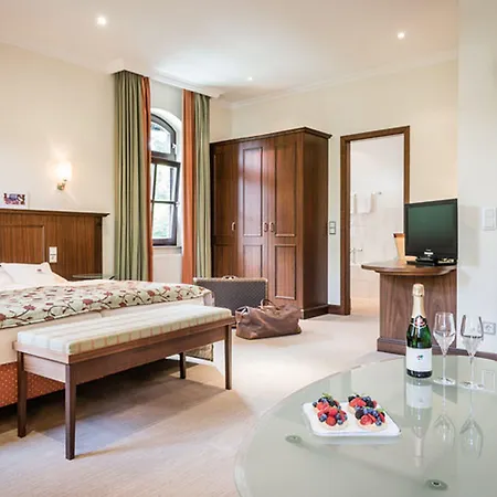 Zum Lindenhof 4*