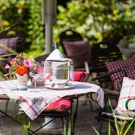Casa de hóspedes Zum Lindenhof 4*