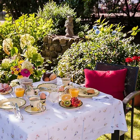 Zum Lindenhof Гостевой дом 4*