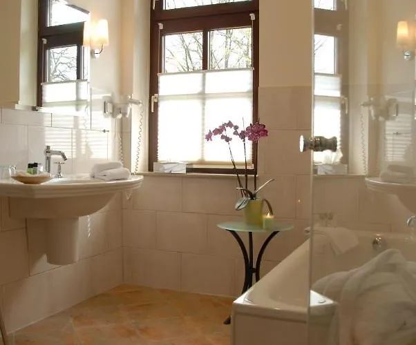 Zum Lindenhof Pensionat 4*