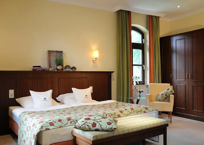 Pensionat Zum Lindenhof 4*