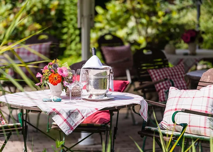 Pensionat Zum Lindenhof 4*